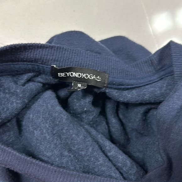 Beyond Yoga Cropped Sweatshirt - Picture 3 of 5